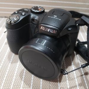 Fujifilm FinePix S2550HD